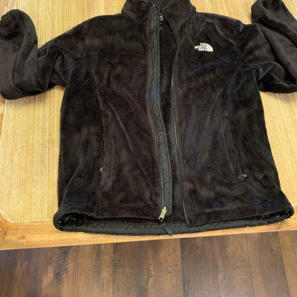 The North Face Women's Classic Black Jacket - Picture 14 of 14